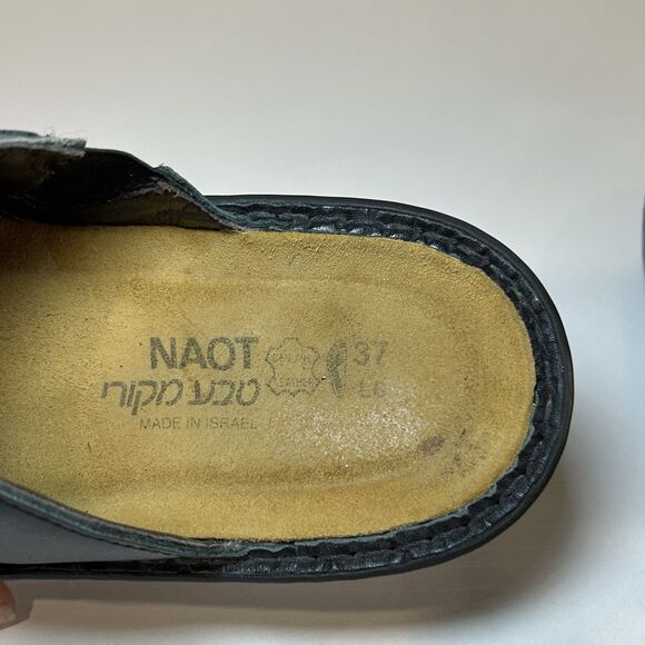 Naot Encore Women's embroidered Detail Clogs Mule Black Size: US Size 6 EU 37 - Picture 6 of 6